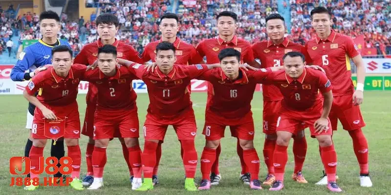 Không khí cuồng nhiệt trước giờ bóng lăn của chung kết bóng đá nam
